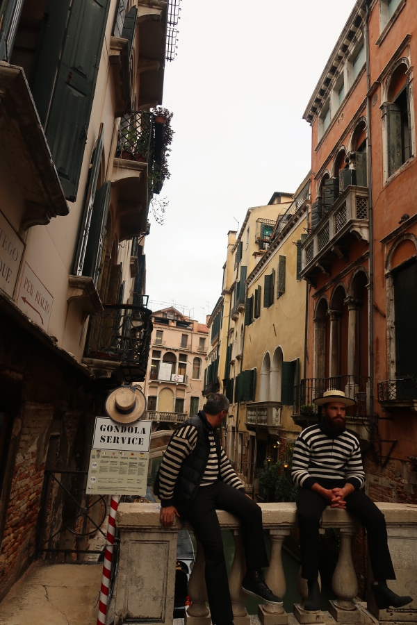 гондолиери във Венеция