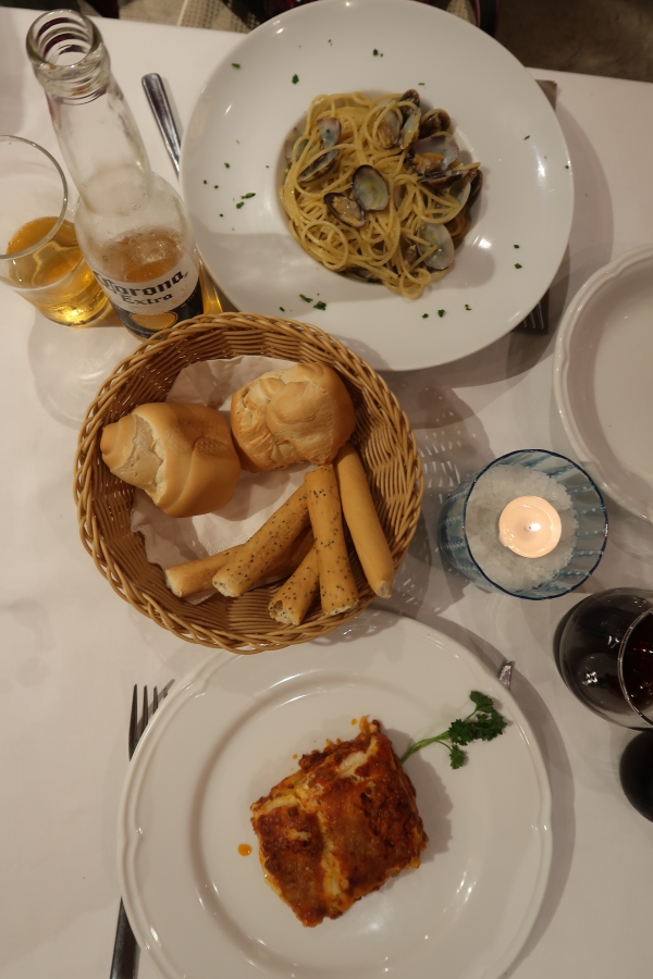 спагет, хляб, лазаня във Венеция - храна вечеря
