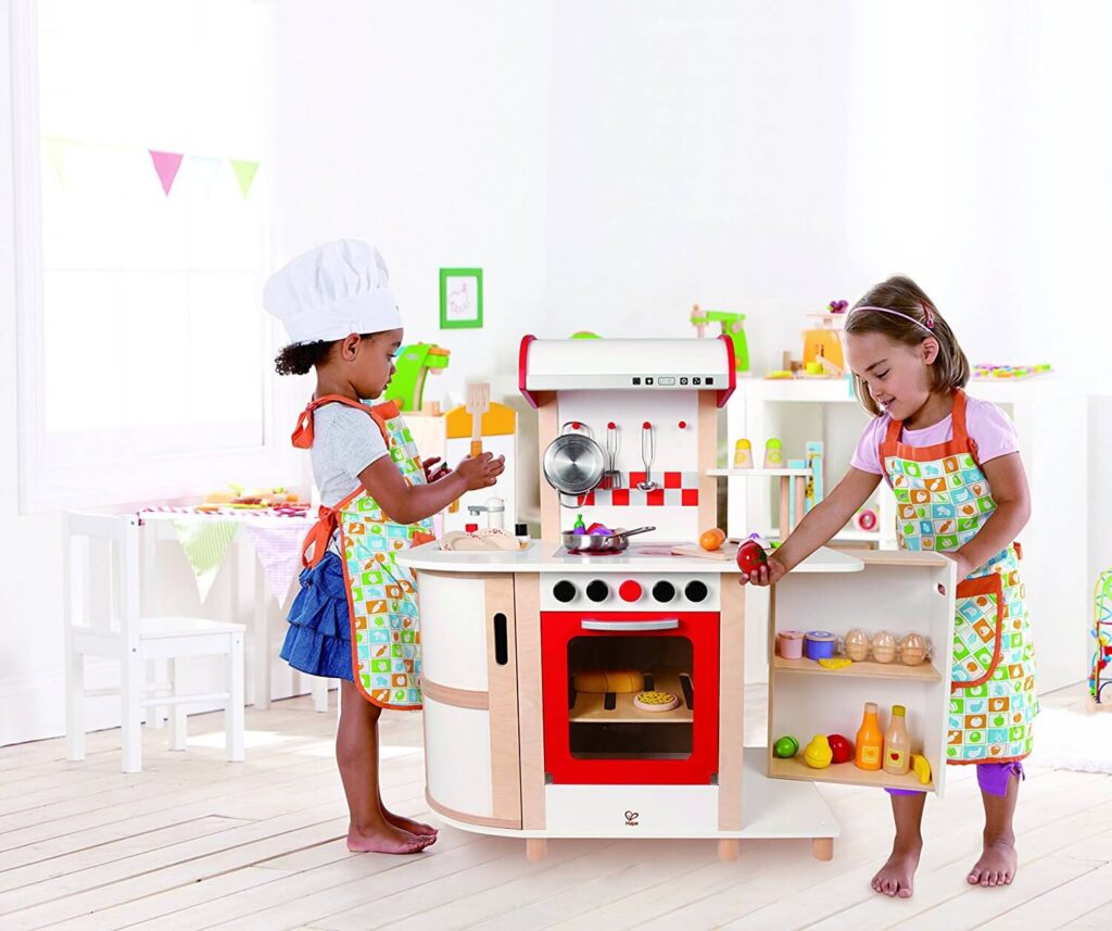добри дървени детски кухни за игра